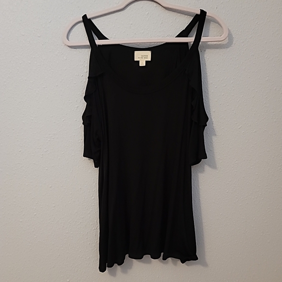 Caution To The Wind Black Cold Shoulder Ruffle Sleeve Swing Top Sz L - Picture 1 of 13